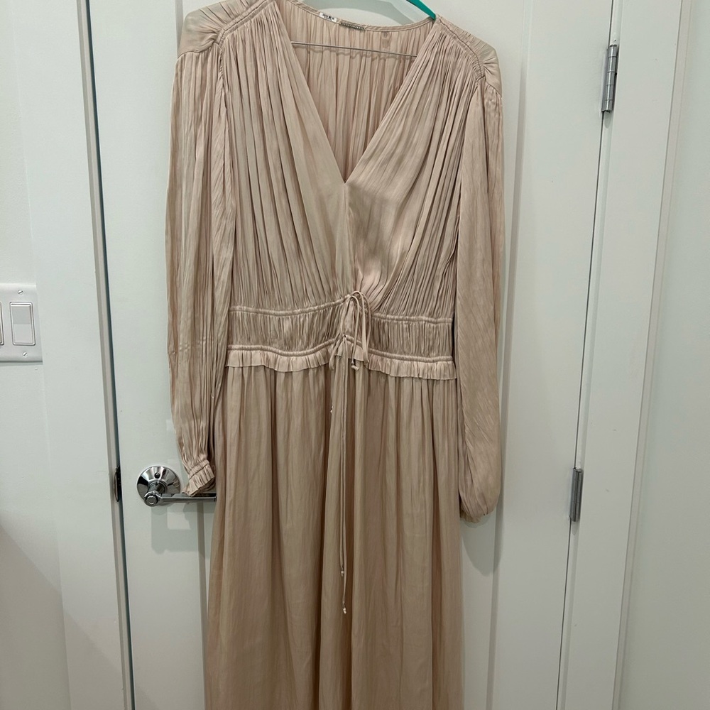 Elie Tahari Beige Long Sleeve Dress